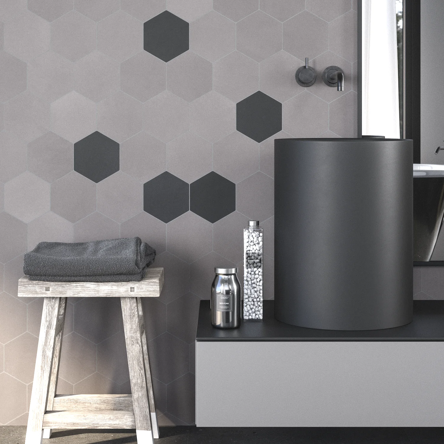 Mosaico hexagonal tendencia - Negro y Beige Nude Pared de baño revestida con azulejos hexagonales en tono beige nude, siguiendo las últimas tendencias en interiorismo minimalista