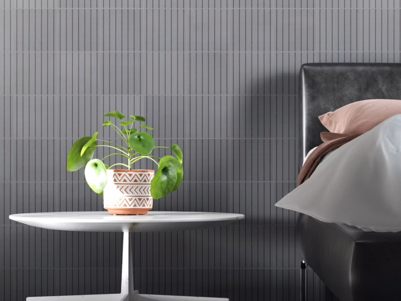 Pared de dormitorio contemporáneo decorada con azulejo moderno de cemento tonos gris y detalles en rojo terracota