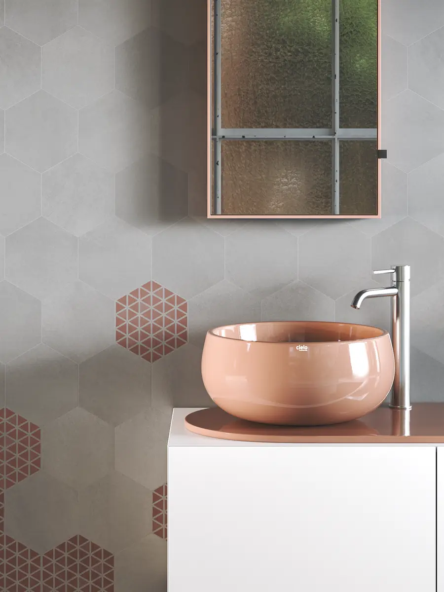Baldosa hexagonal en la pared del baño