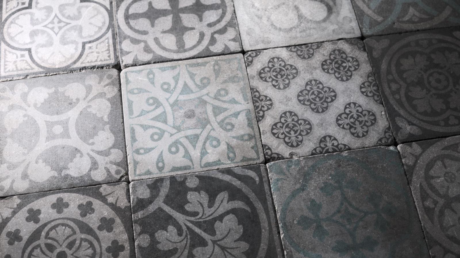 Detalle de azulejos naturales Dgeum personalizados con acabado vintage