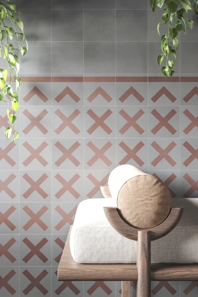 Parede de revestimiento interior con azulejos de diseño geométrico