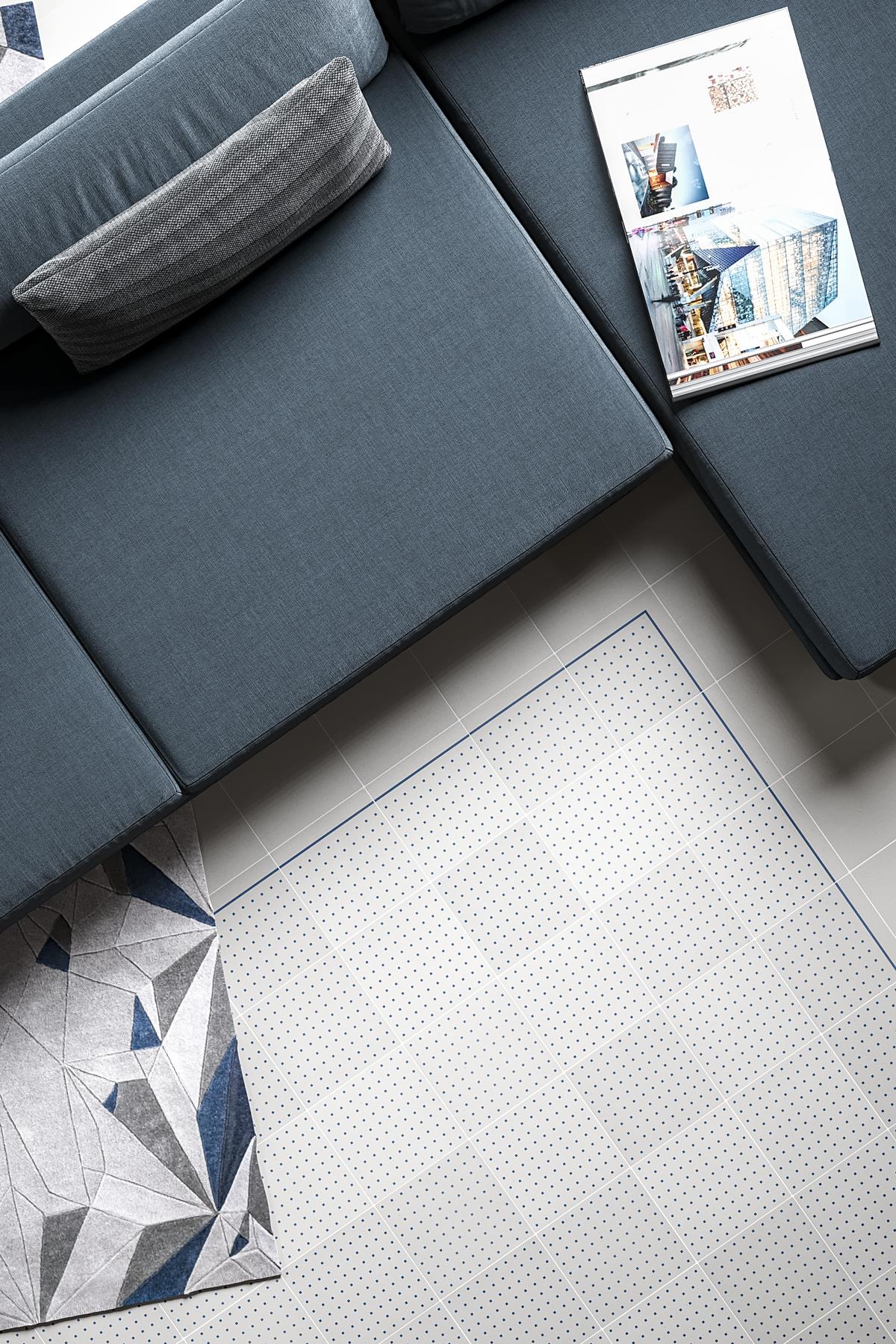 Suelo de baldosas de cemento blanco con diseño en color azul