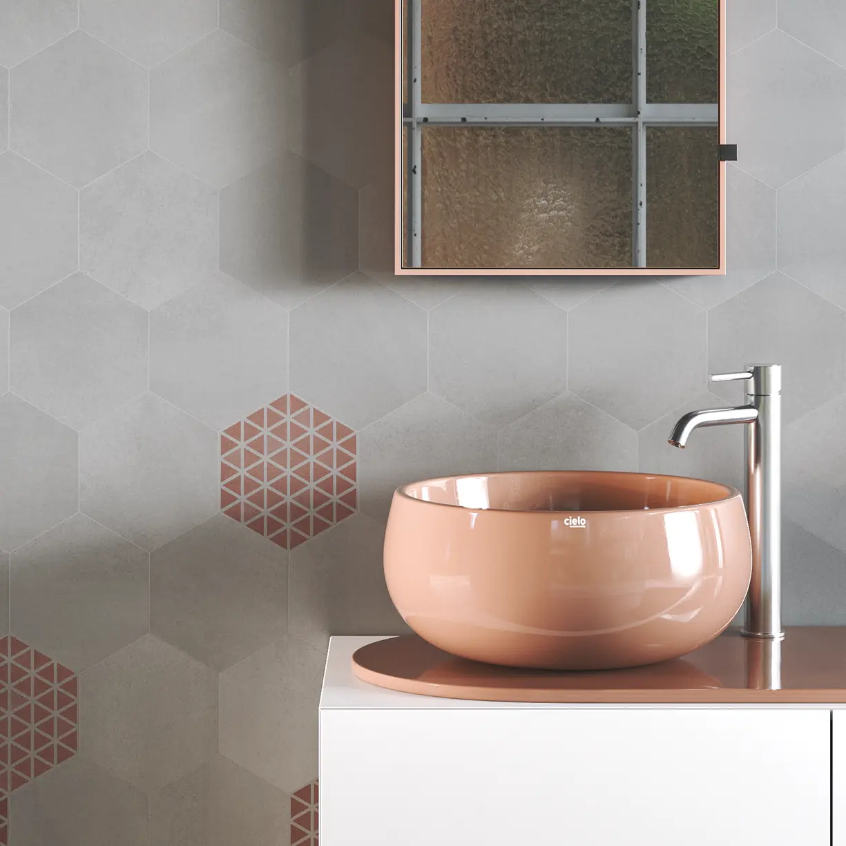 Revestimiento de baño hecho con azulejos hexagonales