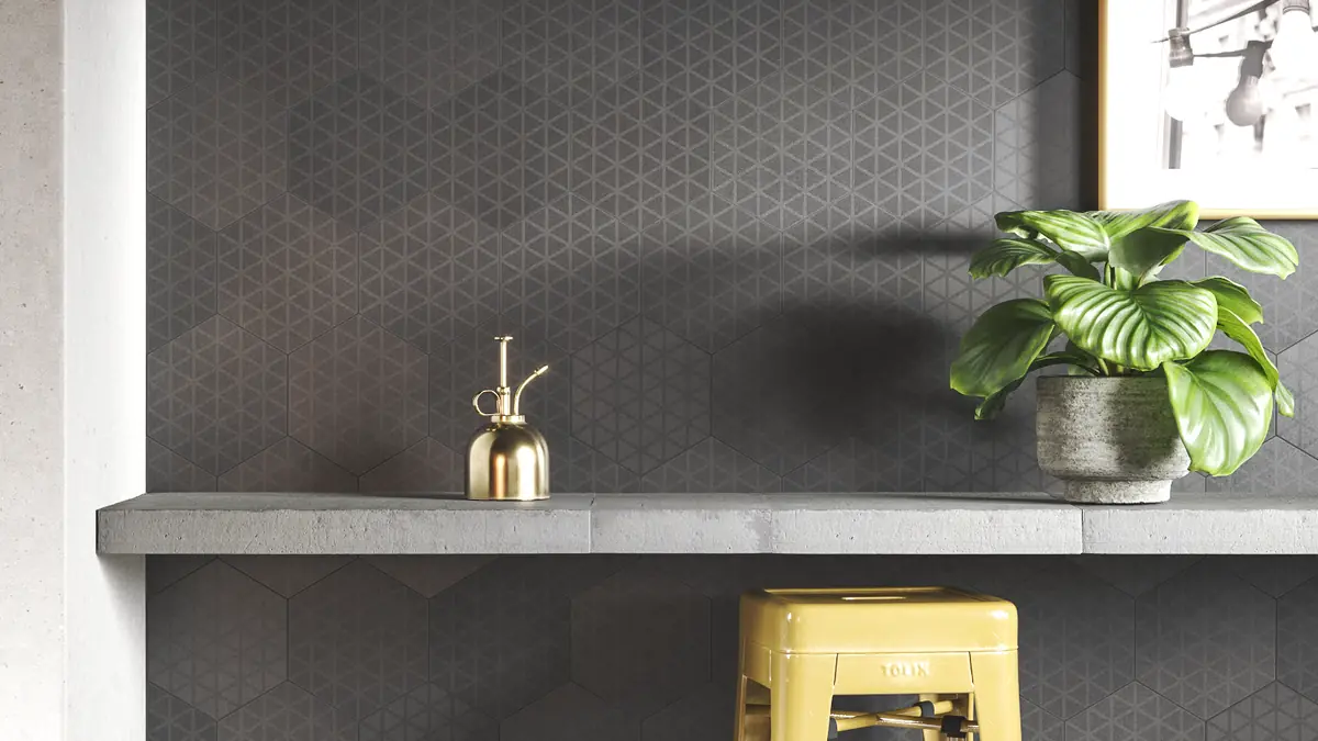 Pared de cocina hecha de azulejos hexagonales de diseño