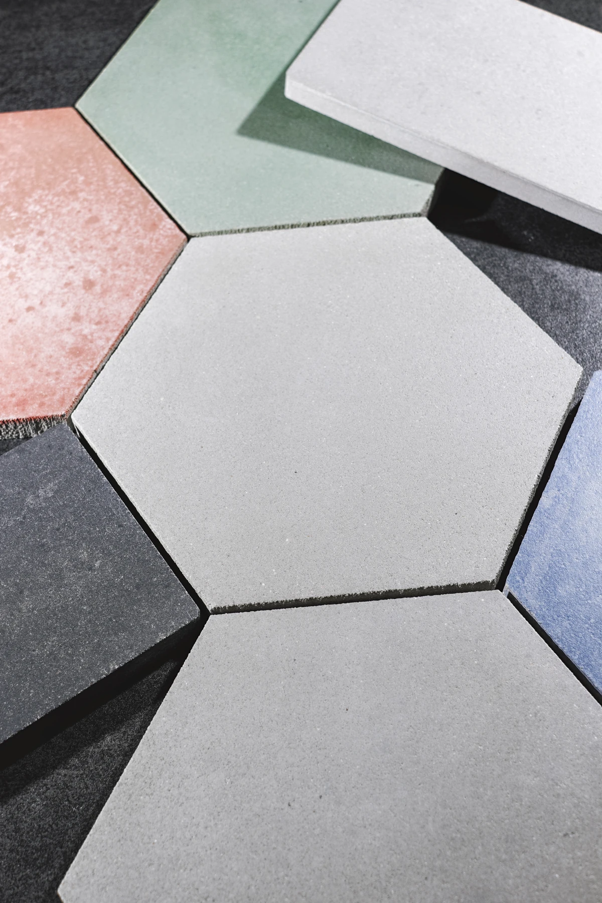 Baldosas hexagonales con colores naturales