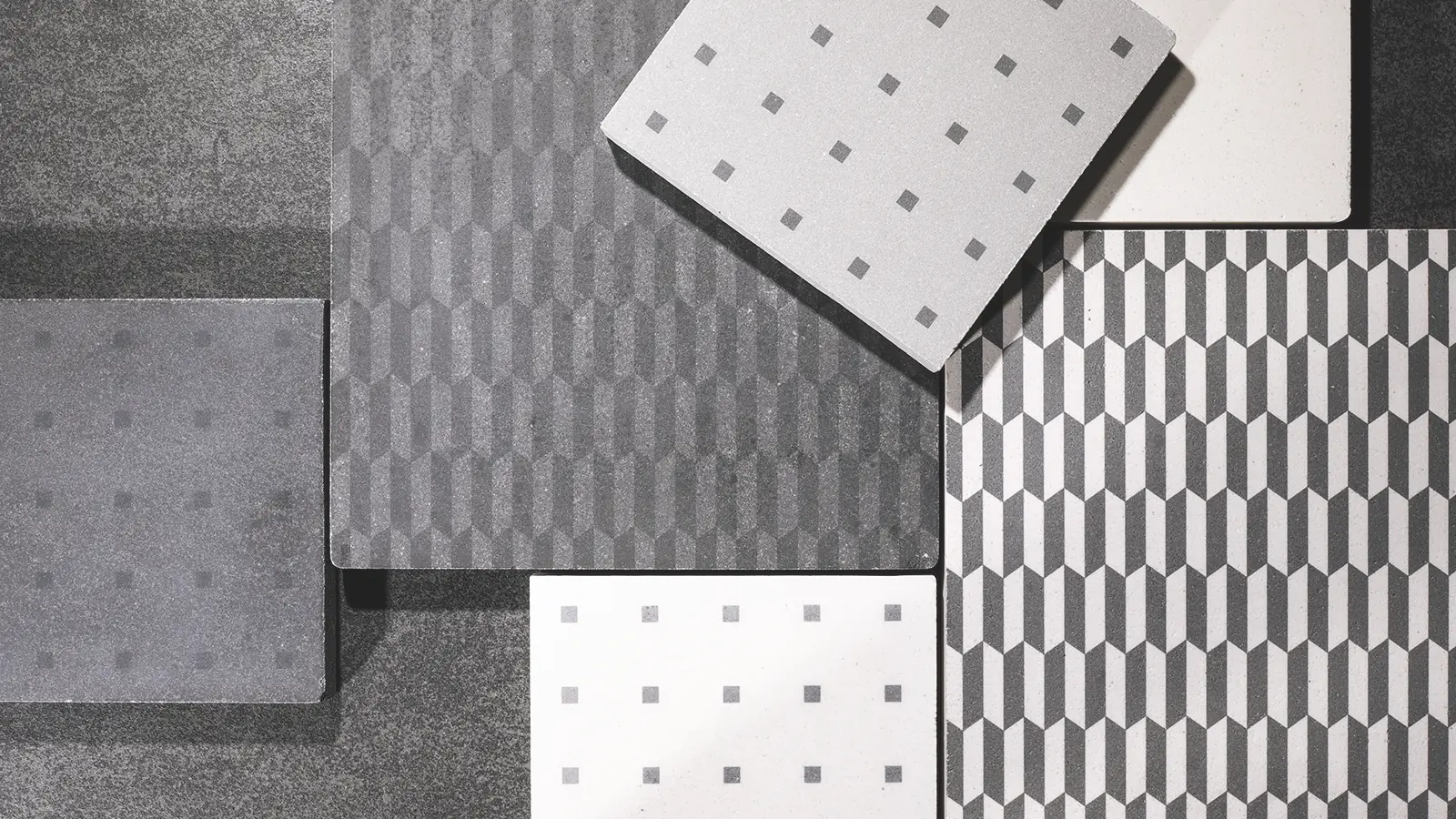 Varios revestimientos decorados Revestimientos con varios diseños en colores blanco, gris y negro