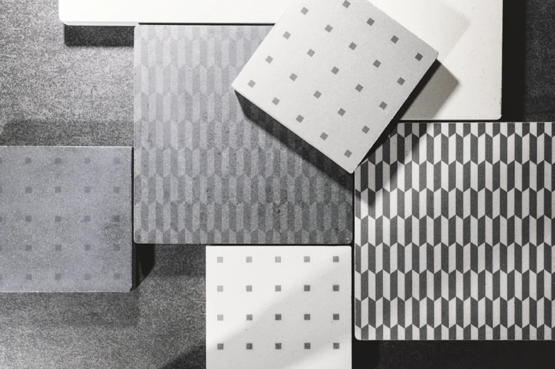 Revestimientos con varios diseños en colores blanco, gris y negro