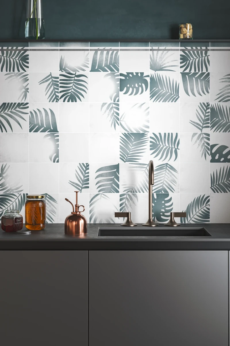 Revestimiento pared de cocina con diseño de varias hojas de palmera