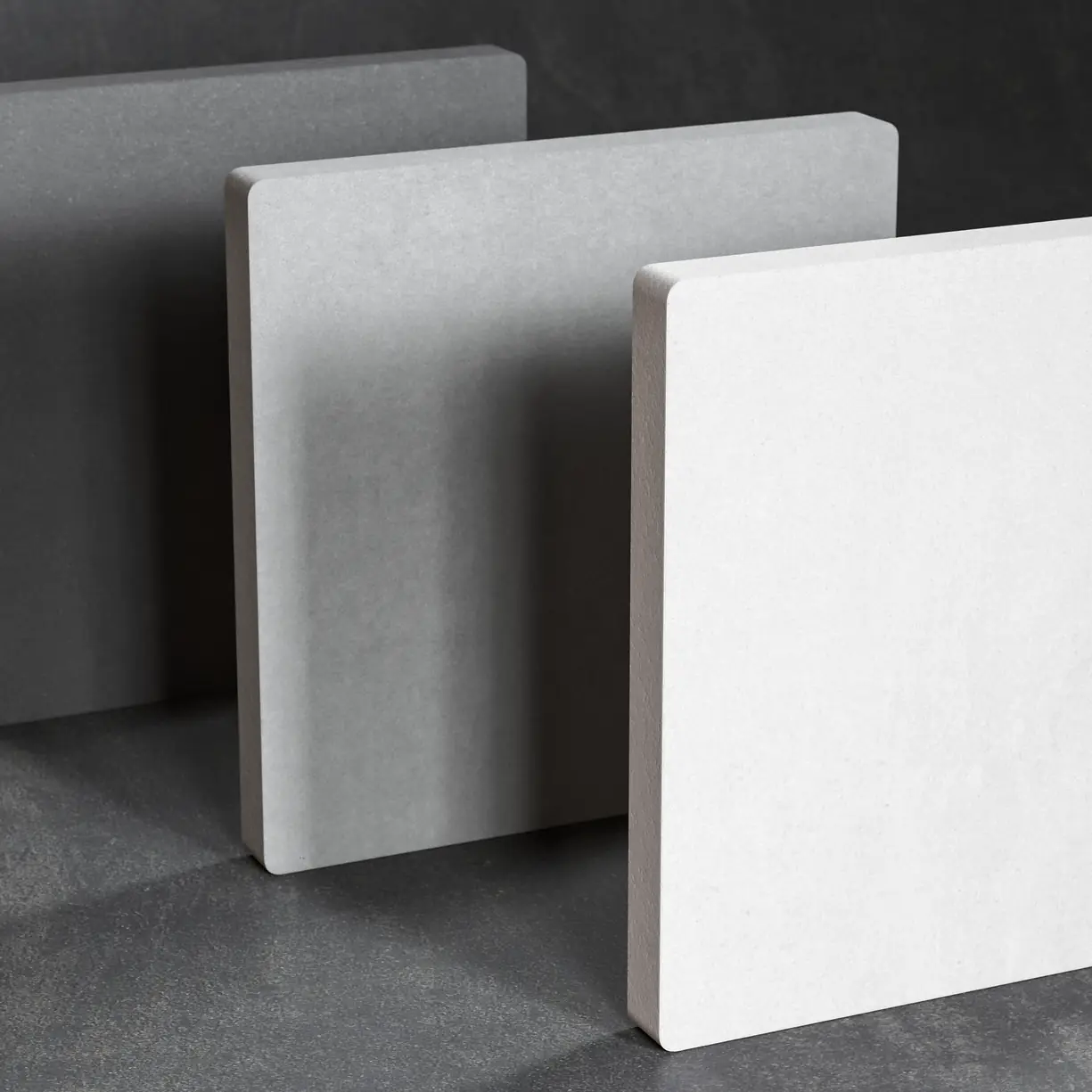 Revestimiento de cemento Tres azulejos de cemento blanco, gris y negro
